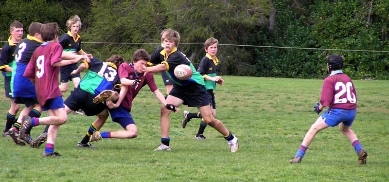Under 14s Semi - pass from tackle